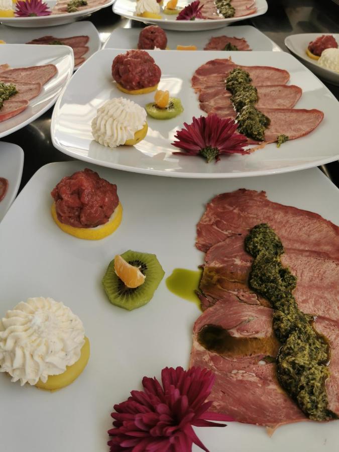 Albergo Ristorante Centro Vico Canavese エクステリア 写真