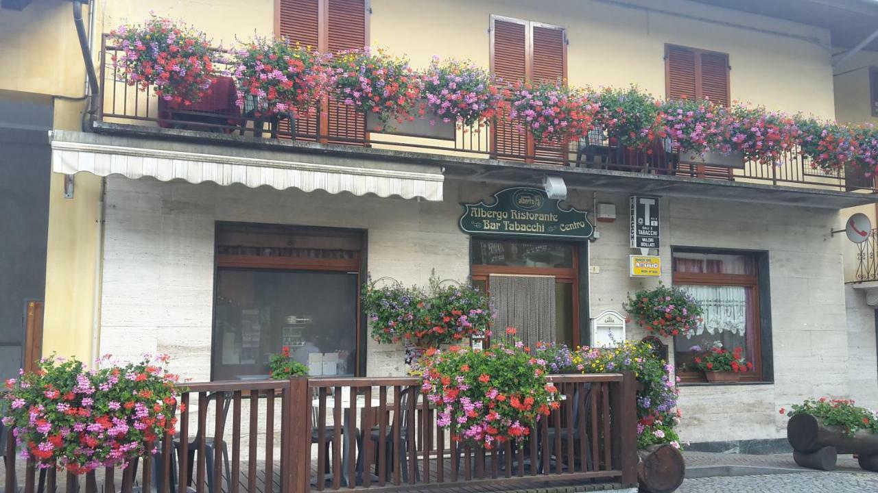 Albergo Ristorante Centro Vico Canavese エクステリア 写真