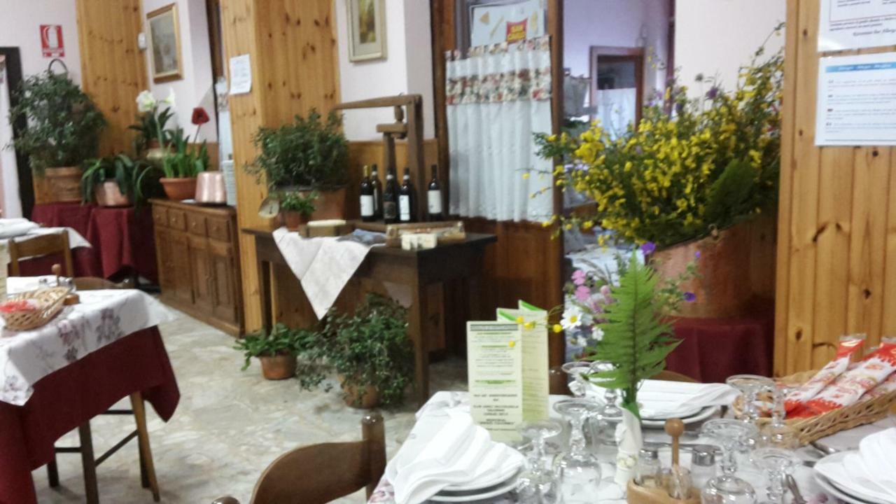 Albergo Ristorante Centro Vico Canavese エクステリア 写真