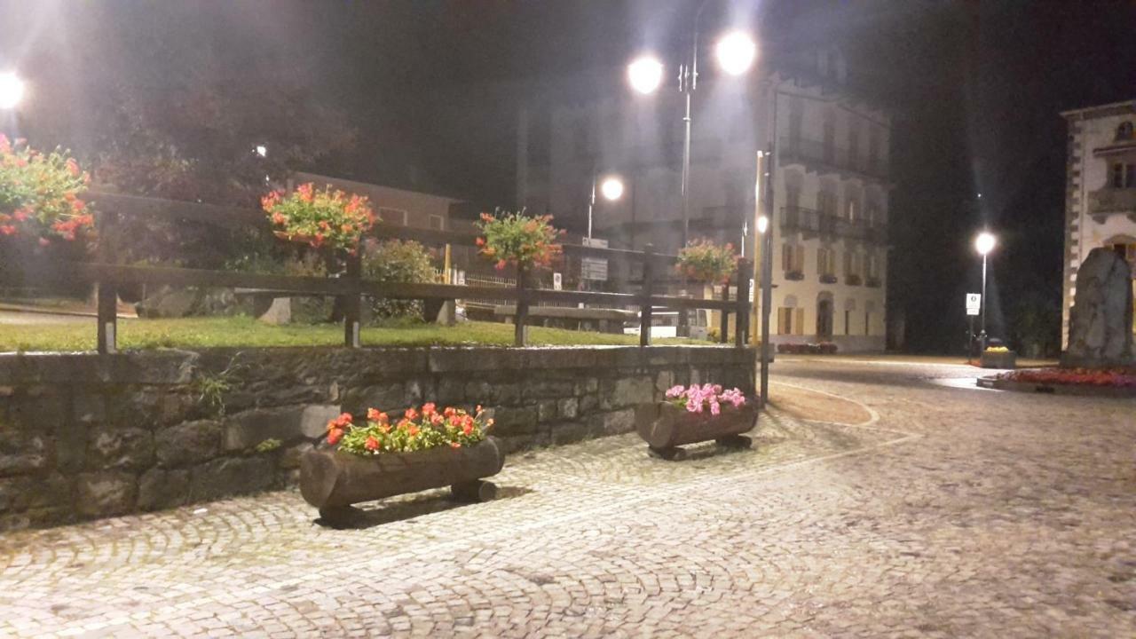 Albergo Ristorante Centro Vico Canavese エクステリア 写真