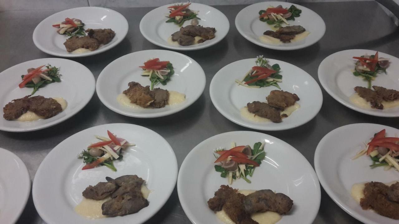 Albergo Ristorante Centro Vico Canavese エクステリア 写真