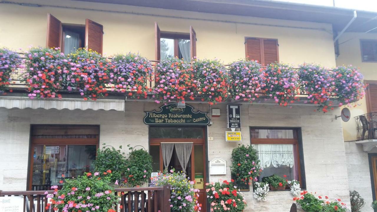 Albergo Ristorante Centro Vico Canavese エクステリア 写真
