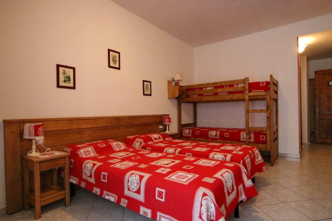 Albergo Ristorante Centro Vico Canavese エクステリア 写真