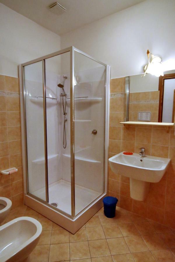 Albergo Ristorante Centro Vico Canavese エクステリア 写真