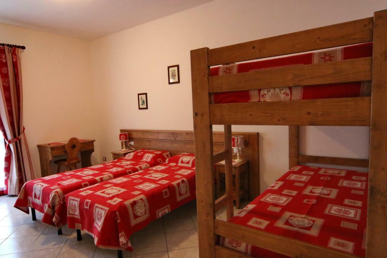 Albergo Ristorante Centro Vico Canavese エクステリア 写真